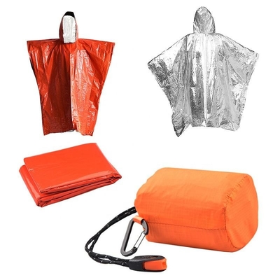ฟิล์มอลูมิเนียมฉุกเฉิน Disposable Rain Ponchos อุปกรณ์เดินป่ากลางแจ้ง Rainwear Blankets